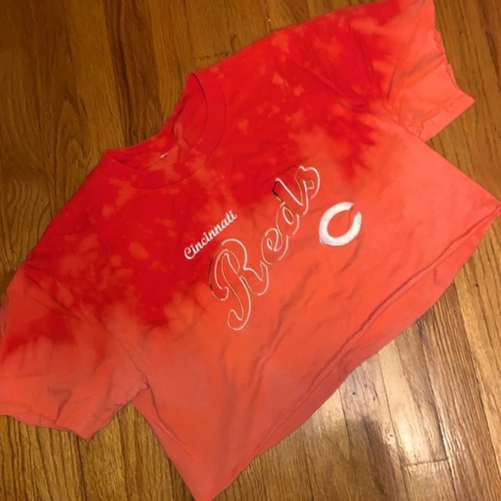 cincinnati reds cropped t shirt
